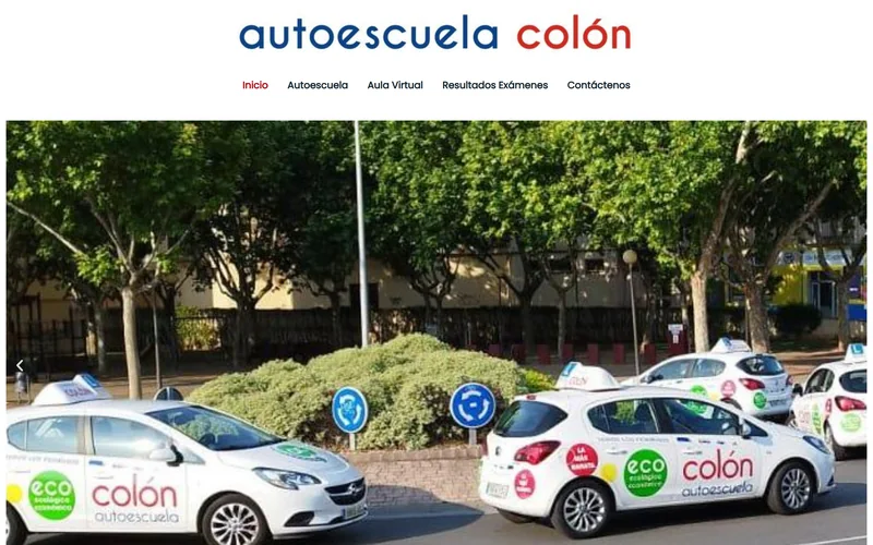 Portada de la web de Auto Escuela Colón con su flota de vehículos